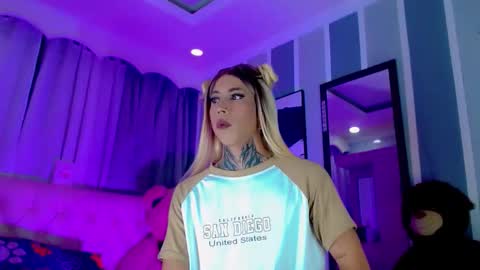 oliviahot01 online show from June 11, 1:38 am