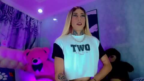 oliviahot01 online show from June 13, 1:36 am