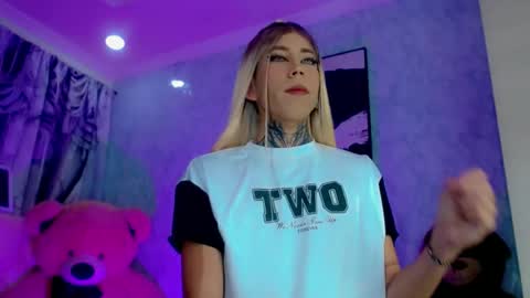 oliviahot01 online show from June 20, 1:19 am
