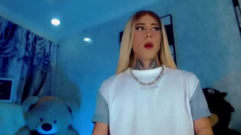 oliviahot01 online show from July 1, 12:23 am