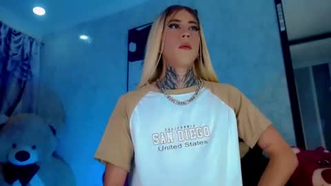 oliviahot01 online show from July 3, 1:34 am