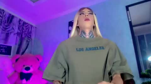 oliviahot01 online show from July 6, 12:51 am