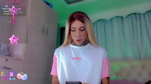 oliviahot01 online show from July 26, 1:14 am