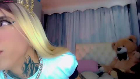 oliviahot01 online show from July 28, 1:34 am