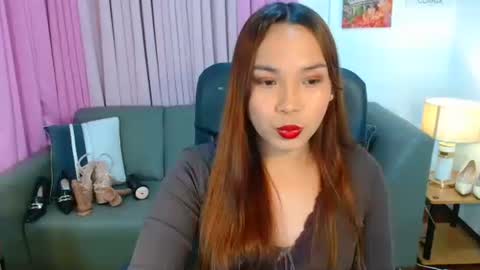 Snapshot of oliviahutton chatting on May 8, 12:49 am oliviahutton online show from May 8, 12:49 am