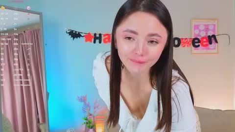 Snapshot of oliviakis chatting on October 28, 7:23 am Olivia online show from October 28, 7:23 am