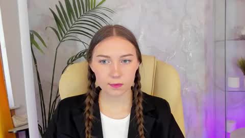 olivialangs online show from March 13, 11:06 am