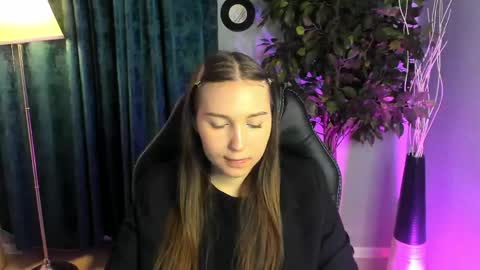 olivialangs online show from March 24, 11:04 am