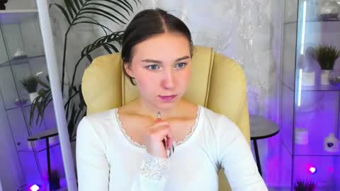 olivialangs online show from March 26, 11:16 am