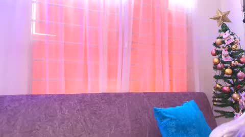 Snapshot of olivialoren chatting on December 4, 6:38 pm Olivia online show from December 4, 6:38 pm