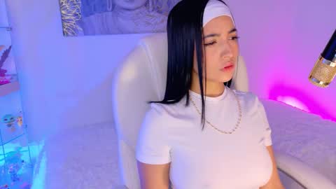 Snapshot of oliviamcneill chatting on February 12, 12:55 pm Olivia Mcneill online show from February 12, 12:55 pm