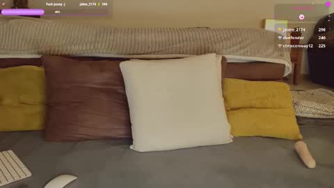 Snapshot of oliviaogk chatting on March 2, 10:49 pm Olivia online show from March 2, 10:49 pm