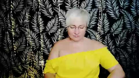Snapshot of oliviaoskar_ chatting on July 2, 10:32 am Kelly online show from July 2, 10:32 am