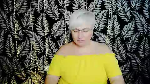 Snapshot of oliviaoskar_ chatting on July 6, 10:12 am Kelly online show from July 6, 10:12 am