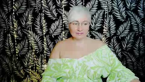 Snapshot of oliviaoskar_ chatting on July 12, 10:17 am Kelly online show from July 12, 10:17 am