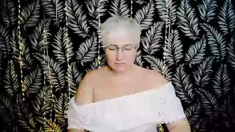 Snapshot of oliviaoskar_ chatting on July 18, 10:08 am Kelly online show from July 18, 10:08 am
