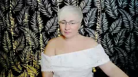 Snapshot of oliviaoskar_ chatting on July 27, 10:11 am Kelly online show from July 27, 10:11 am