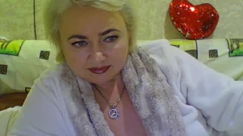 oliviaparadise online show from December 2, 9:35 am