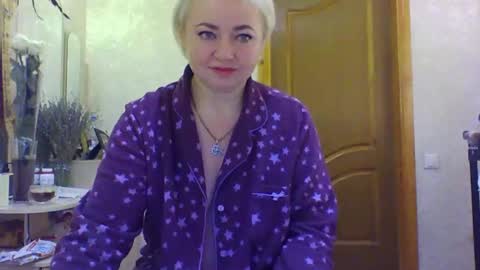 oliviaparadise online show from January 1, 9:39 am