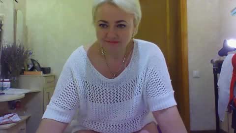 oliviaparadise online show from January 1, 1:05 pm