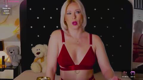 Olivia online show from March 6, 9:55 pm