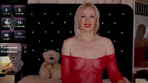 Snapshot of oliviashaw23 chatting on September 27, 8:36 pm Olivia online show from September 27, 8:36 pm