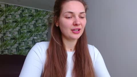 Snapshot of oliviashiny chatting on April 3, 4:21 am Olivia online show from April 3, 4:21 am