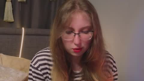 Snapshot of oliviavele chatting on September 11, 7:47 pm Kylie online show from September 11, 7:47 pm