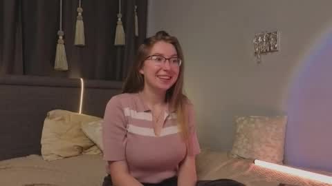 Snapshot of oliviavele chatting on September 14, 7:35 pm Kylie online show from September 14, 7:35 pm