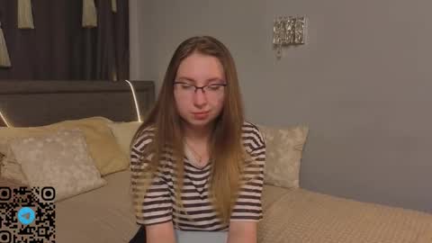 Snapshot of oliviavele chatting on September 16, 6:31 pm Kylie online show from September 16, 6:31 pm