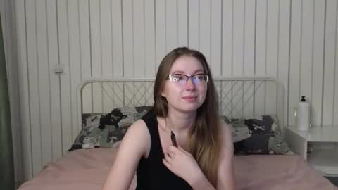 Snapshot of oliviavele chatting on October 2, 6:15 pm Kylie online show from October 2, 6:15 pm