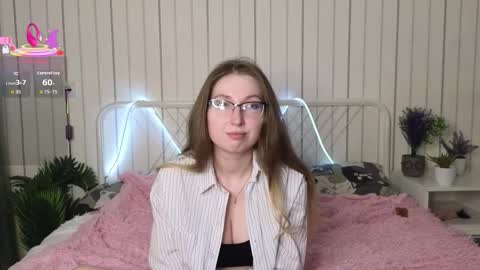 Snapshot of oliviavele chatting on October 9, 8:29 pm Kylie online show from October 9, 8:29 pm