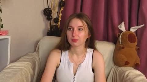 Snapshot of oliviavele chatting on November 5, 7:25 pm Kylie online show from November 5, 7:25 pm