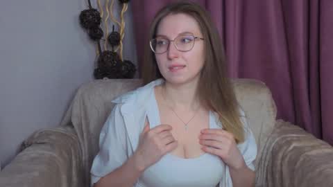 Snapshot of oliviavele chatting on November 20, 6:29 pm Kylie online show from November 20, 6:29 pm