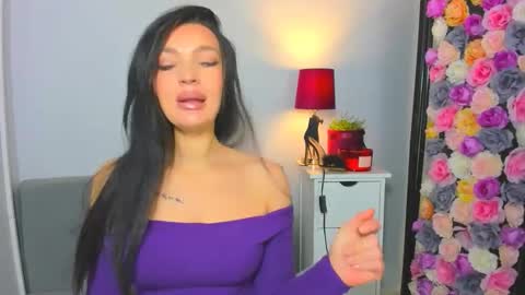 OliviaWomen online show from November 15, 6:44 am