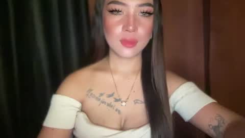 Snapshot of oliviaxxmore69 chatting on March 22, 1:42 am ZAINA online show from March 22, 1:42 am