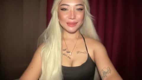 Snapshot of oliviaxxmore69 chatting on March 23, 5:33 am ZAINA online show from March 23, 5:33 am