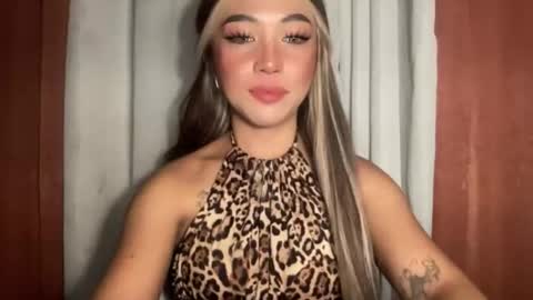 Snapshot of oliviaxxmore69 chatting on March 23, 6:12 pm ZAINA online show from March 23, 6:12 pm