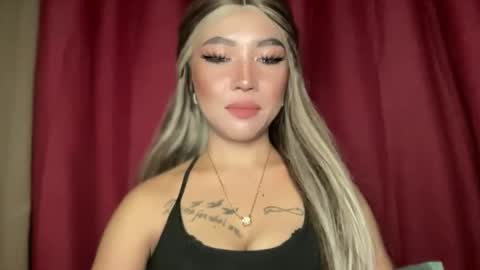 Snapshot of oliviaxxmore69 chatting on March 25, 1:50 pm ZAINA online show from March 25, 1:50 pm