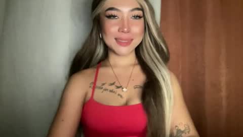 Snapshot of oliviaxxmore69 chatting on March 27, 3:56 pm ZAINA online show from March 27, 3:56 pm