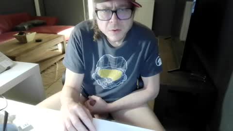 Snapshot of olivierlenaerts77 chatting on August 3, 9:40 pm olivierlenaerts77 online show from August 3, 9:40 pm