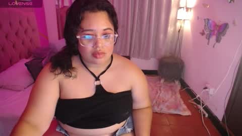 Snapshot of oliviia_cute chatting on October 10, 4:33 am oliviia_cute online show from October 10, 4:33 am