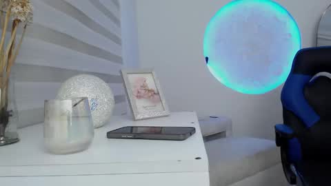 Snapshot of oliviia_cute chatting on October 23, 5:07 am oliviia_cute online show from October 23, 5:07 am