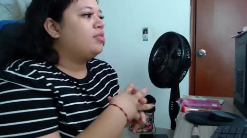 Snapshot of oliviia_cute chatting on November 3, 5:09 am oliviia_cute online show from November 3, 5:09 am