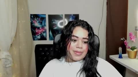 Snapshot of oliviia_cute chatting on November 21, 5:39 am oliviia_cute online show from November 21, 5:39 am