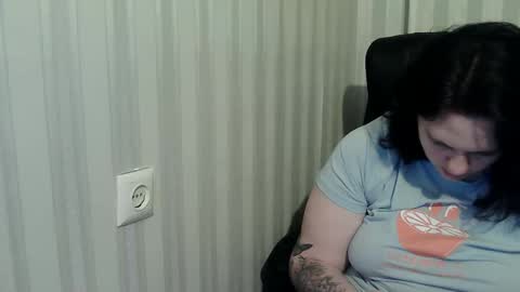 Snapshot of olyaandnetty chatting on October 31, 2:07 pm OlyaAndNetty online show from October 31, 2:07 pm