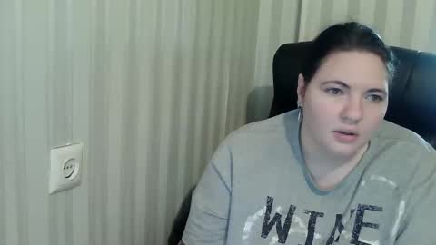 Snapshot of olyaandnetty chatting on November 2, 9:44 am OlyaAndNetty online show from November 2, 9:44 am