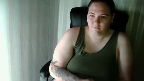 Snapshot of olyaandnetty chatting on November 12, 2:56 am OlyaAndNetty online show from November 12, 2:56 am