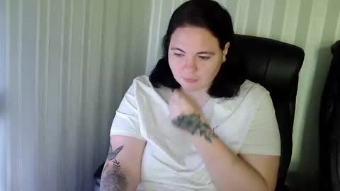 Snapshot of olyaandnetty chatting on November 14, 6:34 am OlyaAndNetty online show from November 14, 6:34 am