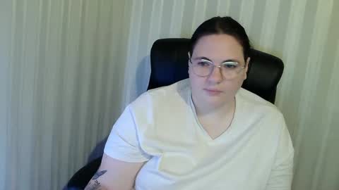 Snapshot of olyaandnetty chatting on November 14, 6:50 pm OlyaAndNetty online show from November 14, 6:50 pm